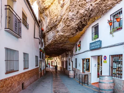Setenil de las Bodegas – a stunning town carved into a cliff