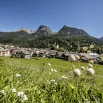 scuol-sommer-bergdorf-panorama-schweiz-c-andrea-badrutt-chur