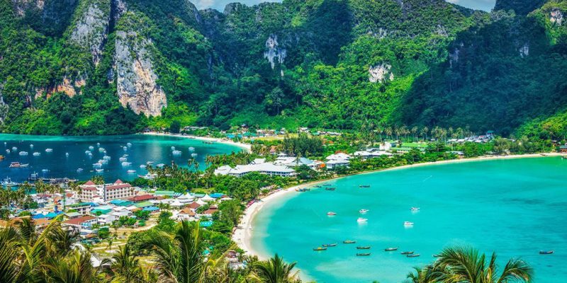 Phi Phi - a resort with white beaches