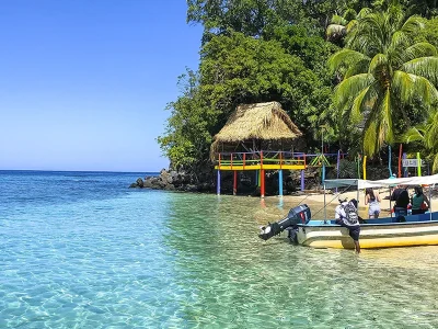 Roatan – a Caribbean island with turquoise waters